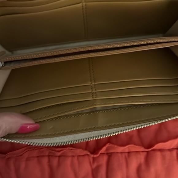 Coach Cream Leather Wallet with Zipper Closure - Picture 3 of 8